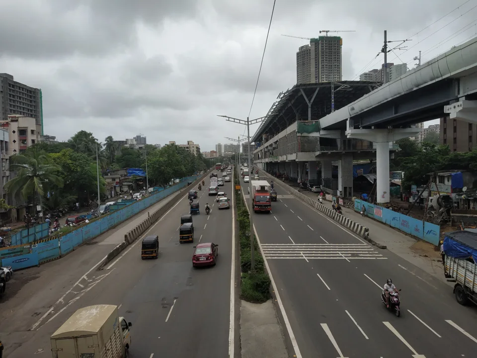 Dahisar metro and Western Express Highway