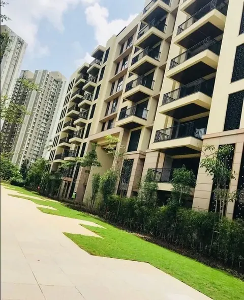Lodha Sterling — Residential exterior
