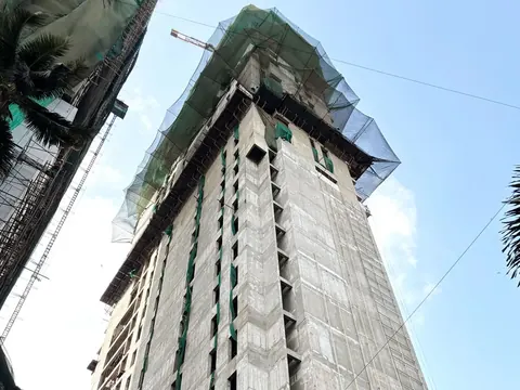Kalpataru Azuro — Construction photograph · date unconfirmed